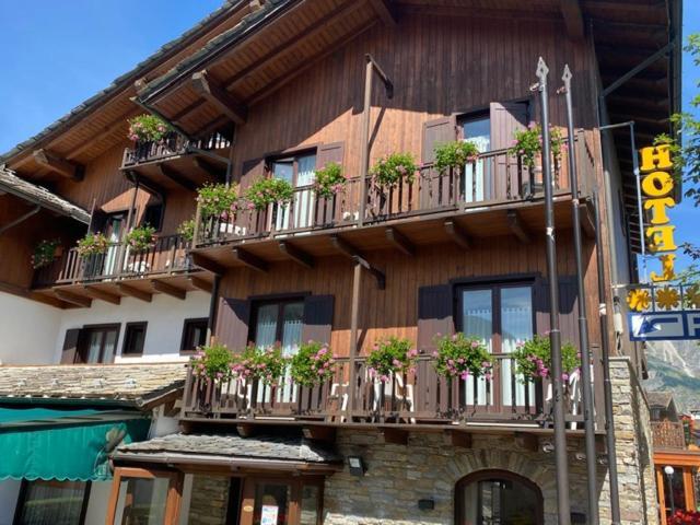 Hotel Triolet Courmayeur Luaran gambar