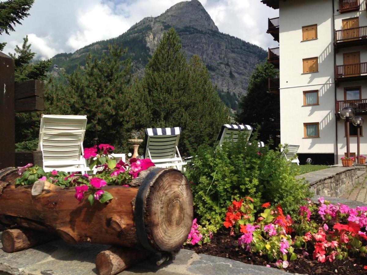 Hotel Triolet Courmayeur Luaran gambar